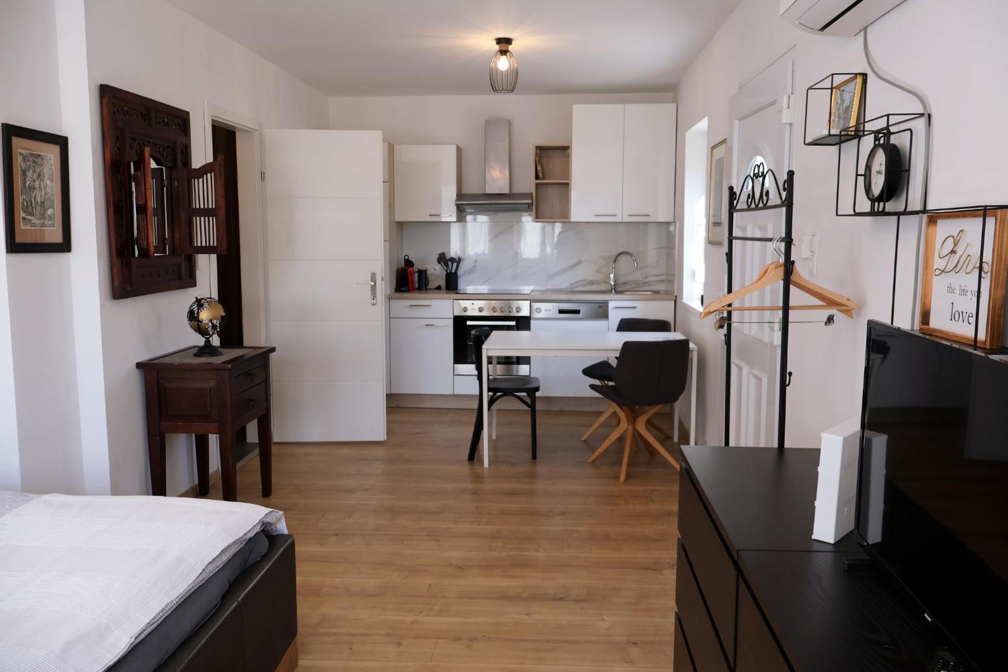 See Appartements Auszeit Mörbisch am See Esterno foto